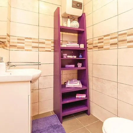 Stunning In Punat With Kitchen Feriehus