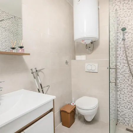Stunning In Punat With Kitchen Feriehus Punat