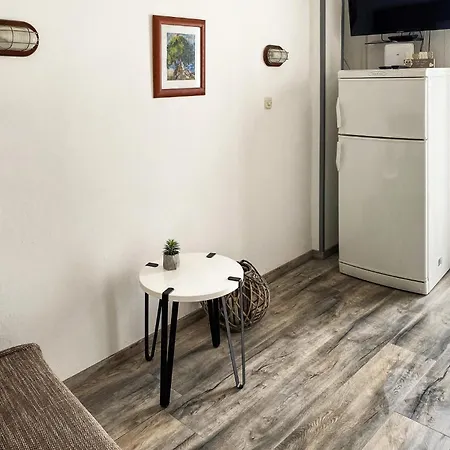 Stunning In Punat With Kitchen Prázdninový dům *