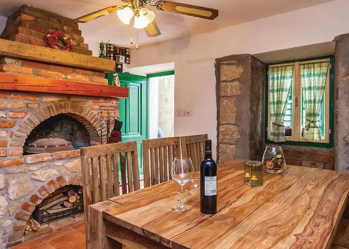 Vakantiehuis Stunning In With Kitchen Punat