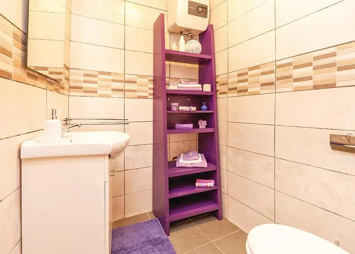 Stunning In With Kitchen Vakantiehuis