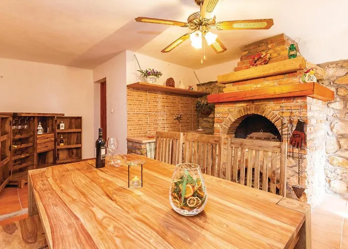 Vakantiehuis Stunning In With Kitchen Punat