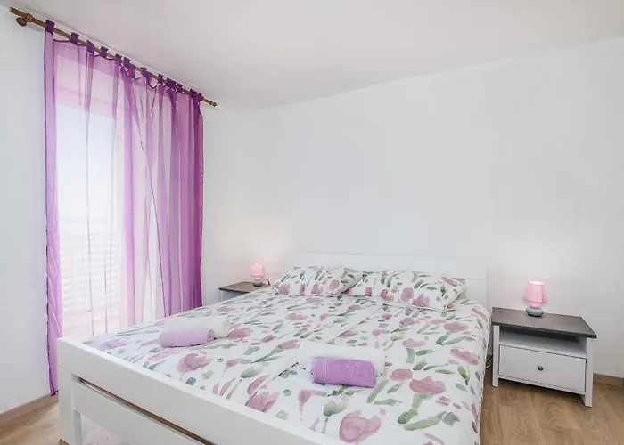 Vakantiehuis Stunning In With Kitchen Punat