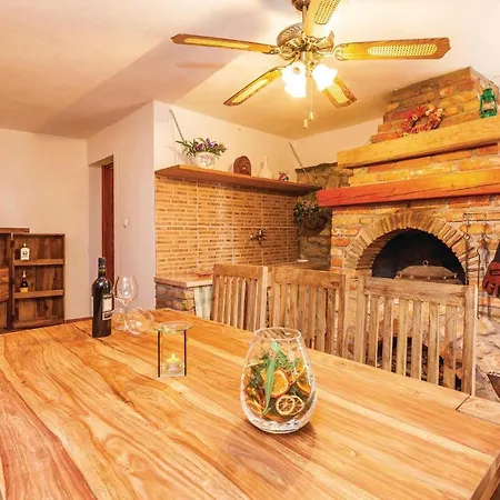 펜션 Stunning In Punat With Kitchen 푸나트