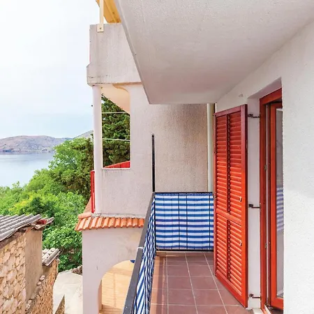 펜션 Stunning In Punat With Kitchen