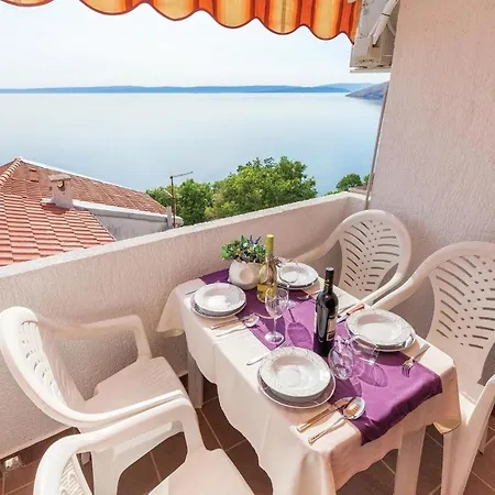 Stunning In Punat With Kitchen 펜션 *