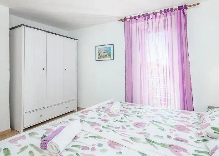 Stunning In With Kitchen